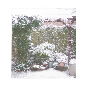 Weihnachtszeit, Schnee im Garten Notizblock