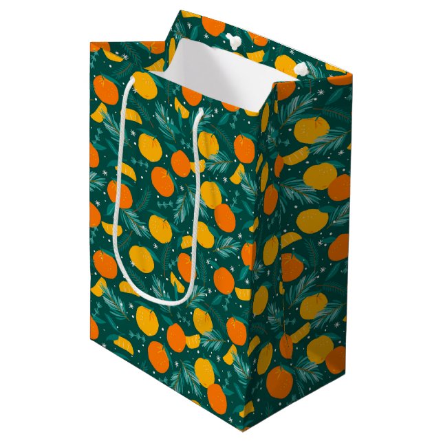 Weihnachtszitronenmuster Tissue Mittlere Geschenktüte (Vorderseite Schrägansicht)