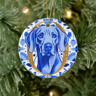 Weimaraner, der durch den Buchstaben "O" in Gold s Keramik Ornament