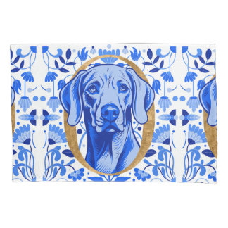 Weimaraner, der durch den Buchstaben "O" in Gold s Kissenbezug