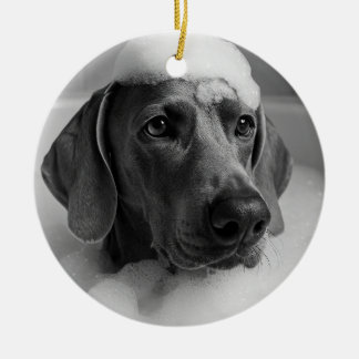 Weimaraner im Bad mit Blasen auf dem Kopf Keramik Ornament