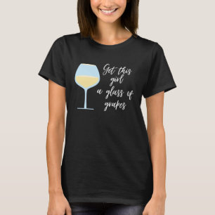 Wein Besorgen Sie diesem Mädchen ein Glas Trauben T-Shirt
