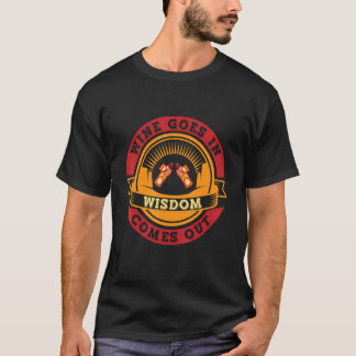 Wein Frauen Wein kommt in Weisheit 7 T-Shirt