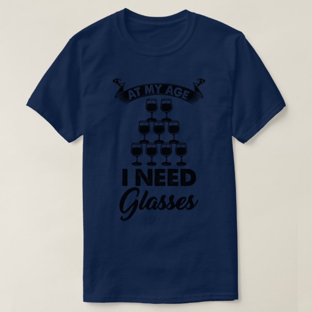 Wein in meinem Alter brauche ich Brille T-Shirt (Design vorne)