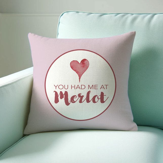 Wein-Lover-Geschenk, das du mir in Merlot gegeben  Kissen (Valentines decor wine lover throw pillow You had me at Merlot Victoria Grigaliunas Do Tell A Belle)