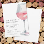 Wein Simple 60. Geburtstagsparty Einladung<br><div class="desc">Eleganter Rosé Wein Einfache Geburtstagsparty Einladung. Feiern Sie einen Meilenstein mit dieser zeitlosen und raffinierten Einladung, perfekt für jede Geburtstagsfeier eines Erwachsenen. Die Einrichtung besteht aus einem großen Aquarellwein, das mit einem weichen rosa Roséwein auf der rechten Seite gefüllt ist und eine raffinierte und dennoch moderne Touch verleiht. Oben wird...</div>