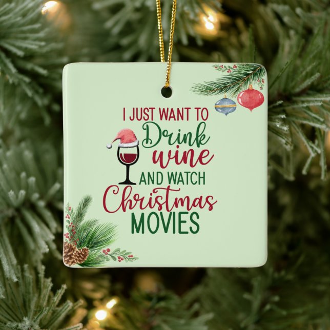 Wein trinken, Weihnachtsfilme ansehen, Cookies ess Keramikornament (Baum)