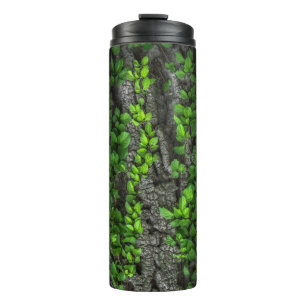 Weinbedeckte Baumrinde grün braun Thermosbecher