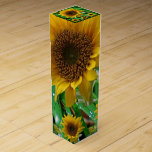 Weingeschenk Box Sonnenblumen<br><div class="desc">Weingeschenkbox Für jeden Geschenksack bietet etwas für jeden Geschenkten, der personalisiert und individuell für den besonderen Augenblick mit Ihren Lieben ist. Diese einzigartige Geschenkboxen wird Ihre Freunde und Familie beeindrucken. Während Sie bereits hier sind, können Sie auch andere verwandte Badezimmerartikel wie Duschvorhänge, Seifenspender, Badematten, Set mit Badewanne, bunte Kinderduschvorhänge, Personenwaage,...</div>
