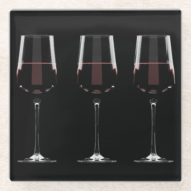 Weingläser mit Rotwein auf schwarz Glasuntersetzer (Vorderseite)