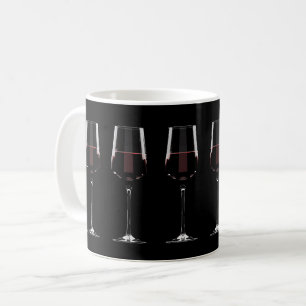Weingläser mit Rotwein auf schwarz Kaffeetasse