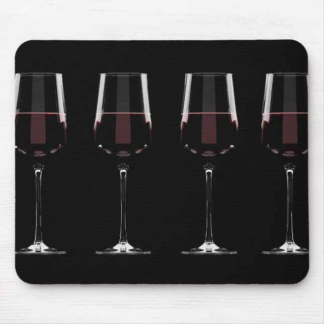 Weingläser mit Rotwein auf schwarz Mousepad (Vorne)