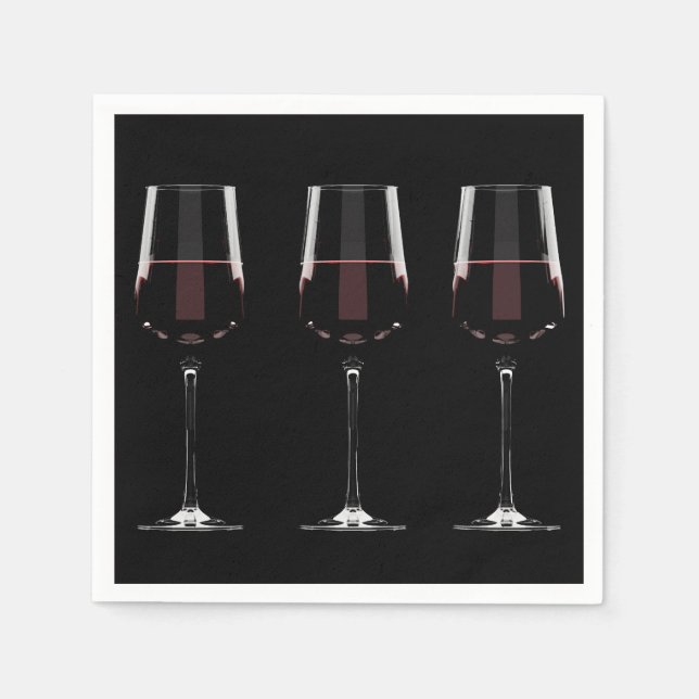 Weingläser mit Rotwein auf schwarz Serviette (Vorderseite)