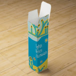 Weinkellerbeleuchtung Latkes Chanukah Weinbox<br><div class="desc">Persönlich anpassen, indem Sie Ihre eigene Nachricht überall auf der Weinkiste hinzufügen. Verwenden Sie Ihren bevorzugten Schriftart, Farbe und Stil. Danke, dass ihr angehalten und vorbeigekommen seid! Ihr Geschäft ist sehr geschätzt. Viel Spaß! Chag Chanukah/Hanukkah!! Stil: Wein Geschenkbox Dress up any flasche in einem schönen benutzerdefinierten Weinkasten! So besonders wie...</div>