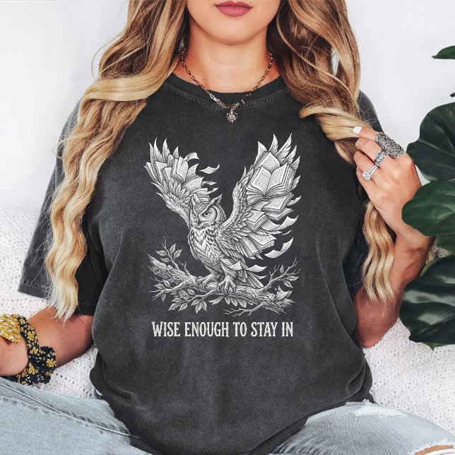 Weise Eule mit Buchflügeln T-Shirt (Von Creator hochgeladen)