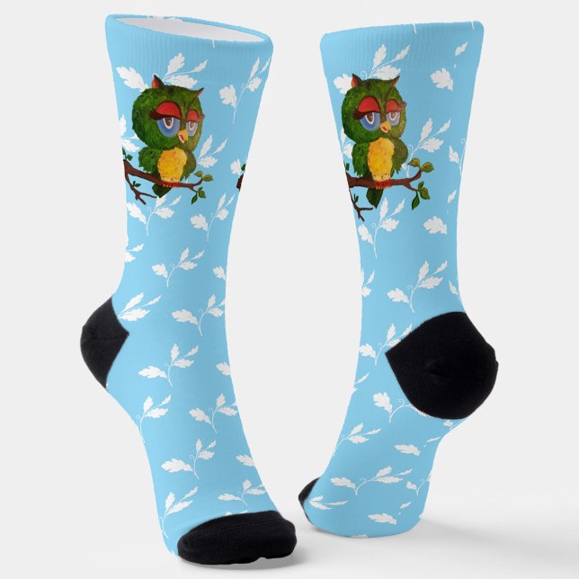 Weise Eule sitzt auf einem Ast Socken (Von Creator hochgeladen)