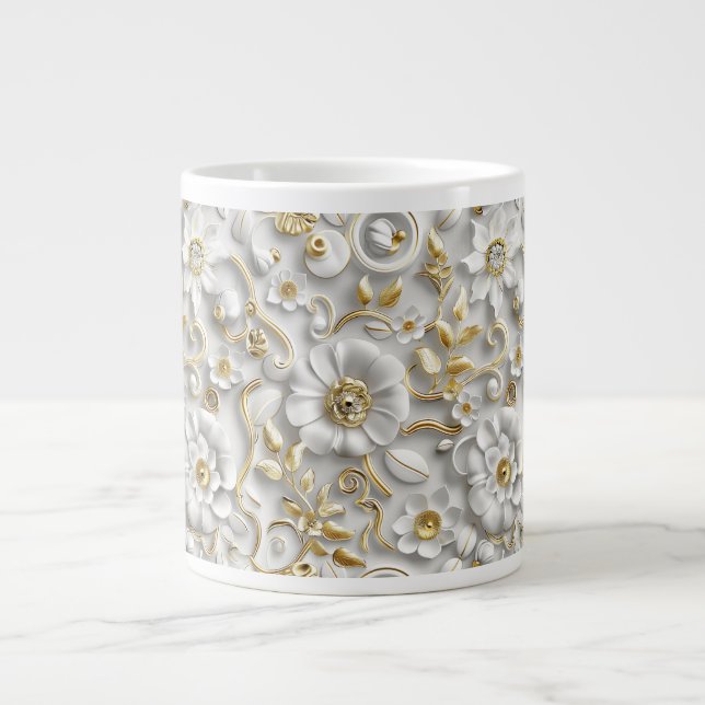Weiß auf den Blätter Weiße Zierblumen und Golden Jumbo-Tasse (Vorderseite)