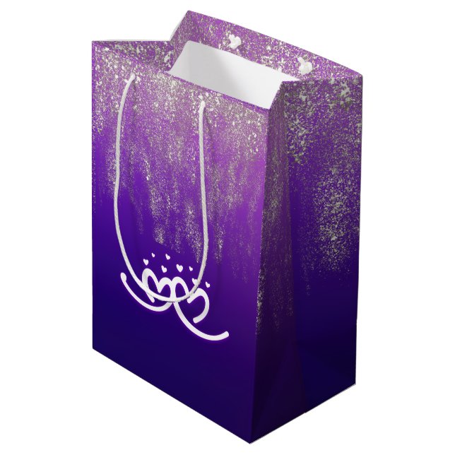 Weiß auf Lila Breite | Mittlere Geschenktüte (Rückseite Schrägansicht)