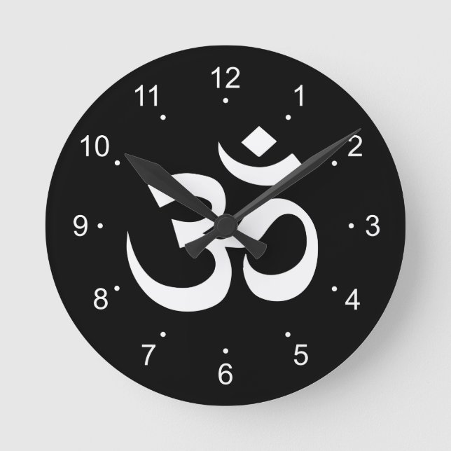 Weiß auf schwarzem Om-Symbol Runde Wanduhr (Vorderseite)