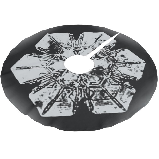 Weiß auf schwarzer Schneeflocke Polyester Weihnachtsbaumdecke (Schrägansicht)