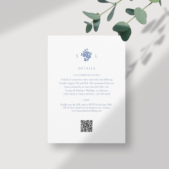 Weiß + Blau | Mit Monogramm QR-Code Hochzeitskalen Begleitkarte (Von Creator hochgeladen)