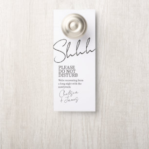 Weiß   Chic Script Minimalistisch Wedding Türanhänger