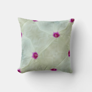 weiß, cremefarbener Hintergrund mit rosafarbenem M Kissen