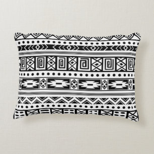 Weiß mit schwarzem Tribal-Ikat Nahtloses Muster Zierkissen