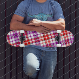 Weiß-Rot-Lila-Karo-Tartan-Design  Skateboard