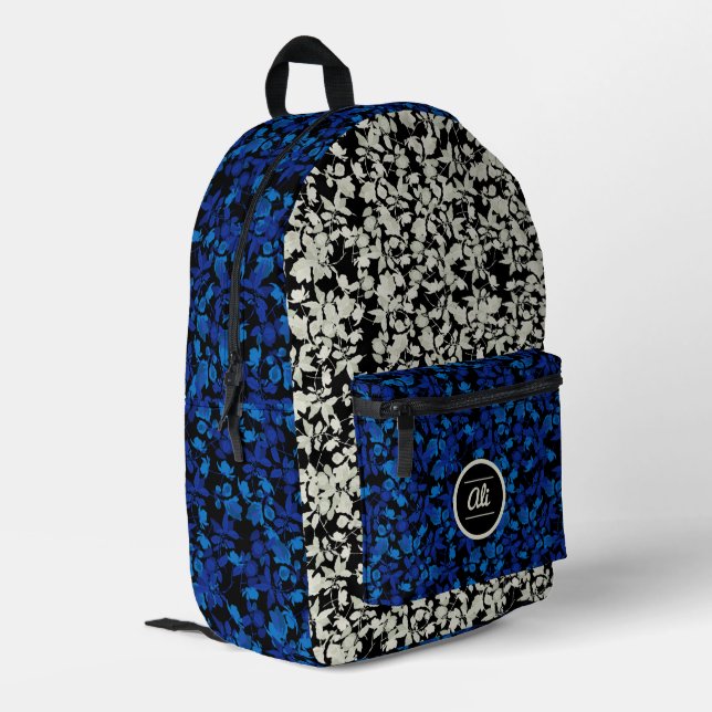 Weiß und blau blühende Blumen, schwarzer Hintergru Bedruckter Rucksack (Rückseitige Ecke links)