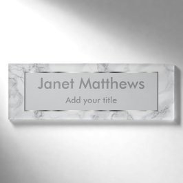 Weiß- und Graumarmor und Silbertextur Namenschild
