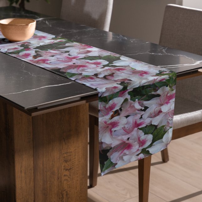 Weiß und rosa gesprenkelte Rhododendren Kurzer Tischläufer (In Situ)