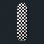 Weiß und Schwarz - Schachbretter und Name oder Tex Skateboard<br><div class="desc">Stell dich mit diesem Karo-Schachbrett auf dem Skateboard auf. Geben Sie Ihren Namen oder Text in Ihrer Auswahl in Rot,  Blau,  Rosa,  Gelb und lila Farben ein. Diese Schachbretter sind nicht einmal quadratisch.</div>
