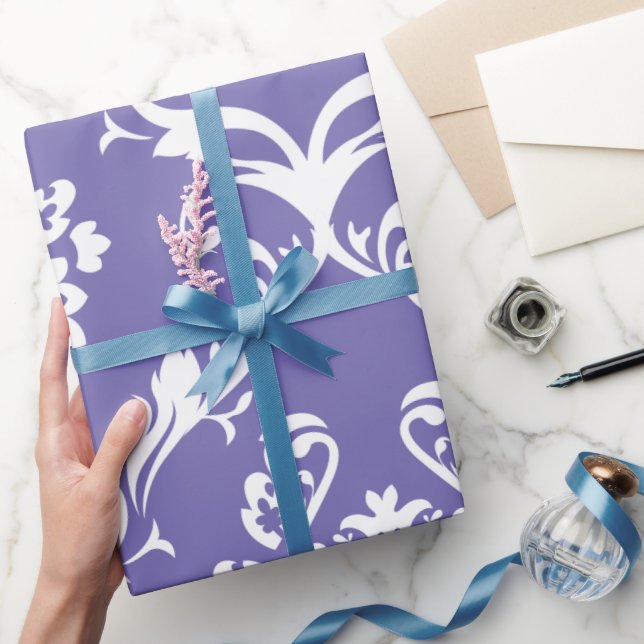 Weißbarocke Damasken - Lila Hintergrund Geschenkpapier (Schenken)