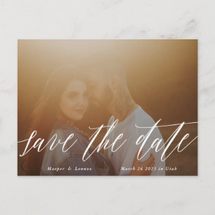 Weißbuchstabenüberlagerung Save the Date Fotokarte Ankündigungspostkarte