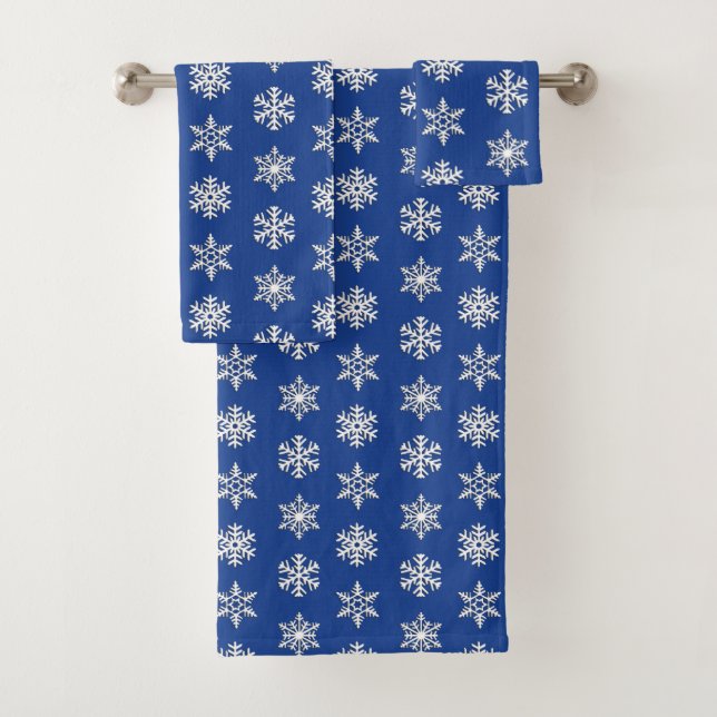 Weiße 3-D-Schneeflocken auf Cobalt Blue Badhandtuch Set (Insitu)