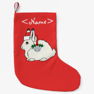 Weiße arktische Hasen mit Weihnachtsmannmütze u. Kleiner Weihnachtsstrumpf
