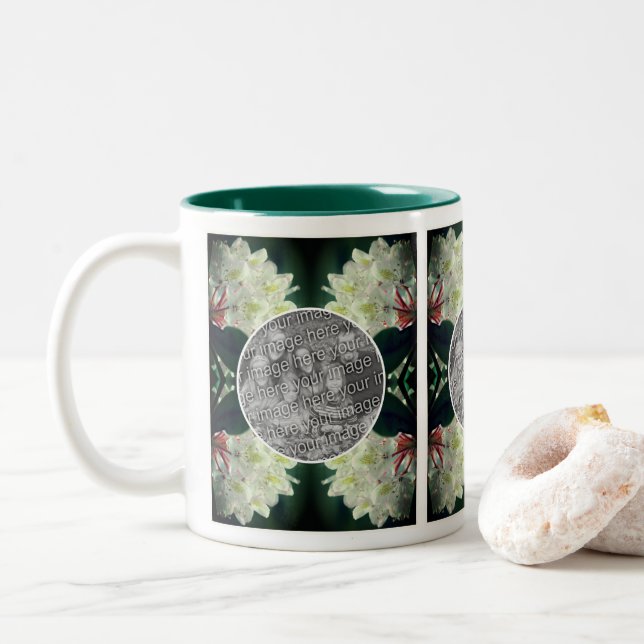 Weiße Azalea Blume Rahmen Ihrem Foto hinzufügen Zweifarbige Tasse (Mit Donut)