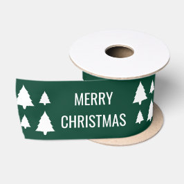 Weiße Bäume mit fröhlichem Weihnachtstext auf Grün Satinband