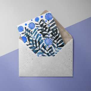 Weiße blaue Blumen und Blattwerk Karte