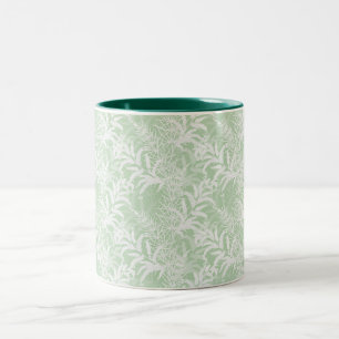 Weiße Blume auf hellgrün. Zweifarbige Tasse