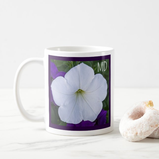 Weiße Blume Foto Schönheit für Ashes Bible Verse Kaffeetasse (Mit Donut)