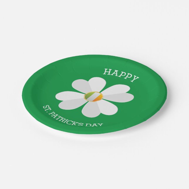 Weiße Blume mit irischer Flagge - St. Patrick Day Pappteller (Schrägansicht)
