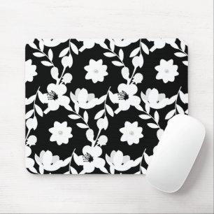 Weiße Blume mit Perlen auf schwarz Mousepad