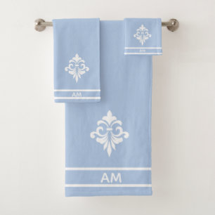Weiße Blume, Monogramm und Streifen auf Hellblau Badhandtuch Set