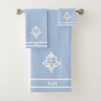 Weiße Blume, Monogramm und Streifen auf Hellblau Badhandtuch Set