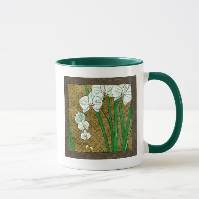 Weiße Blume und grüne Stiele an der braunen Grenze Tasse (Rechts)