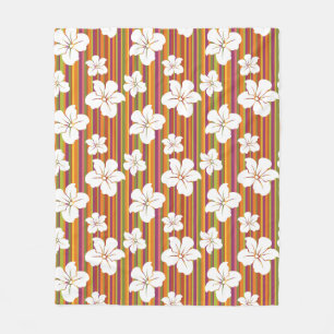 Weiße Blumen auf einem gestreiften Hintergrund Fleecedecke