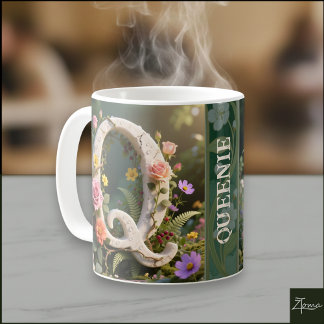 Weiße Blumen-Garten-Monogramm-Buchstabe Q Kaffeetasse