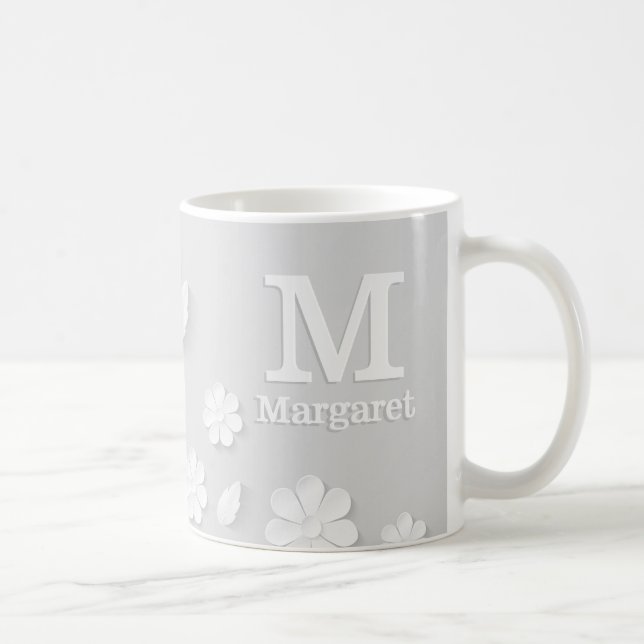 Weiße, blumengeprägte Namensinitialen personalisie Kaffeetasse (Rechts)